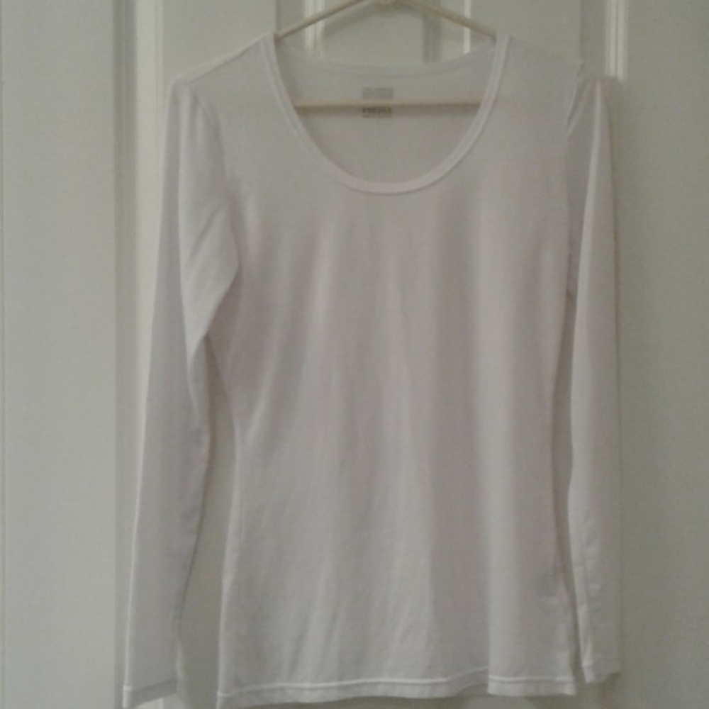 32° Degrees white tee shirt